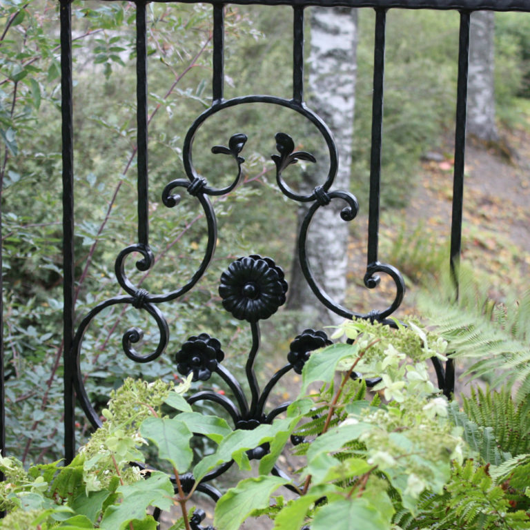 Takorautaelementit ulkotiloissa