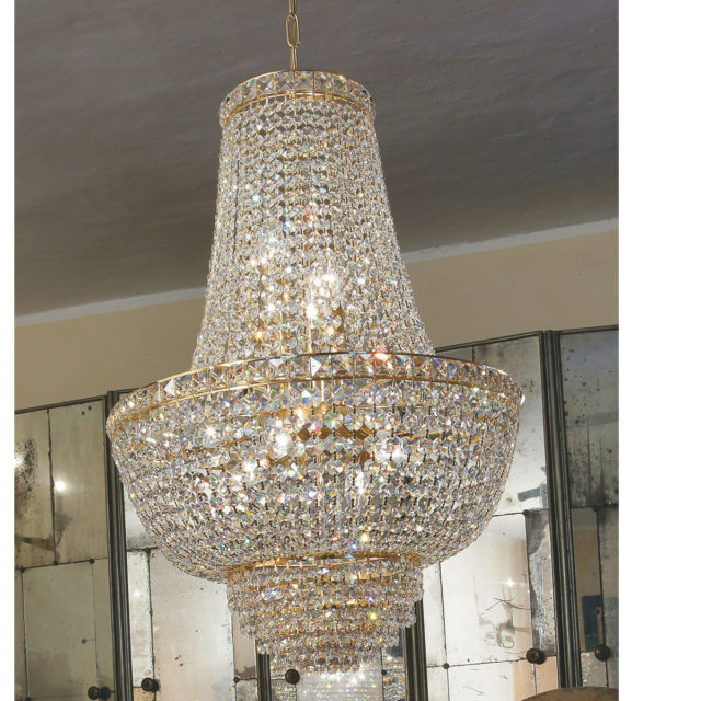 Pussikruunu, kristallikruunu, empire kristalikruunuja. Suuri kristallikruunu, pieni kristallikruunu.