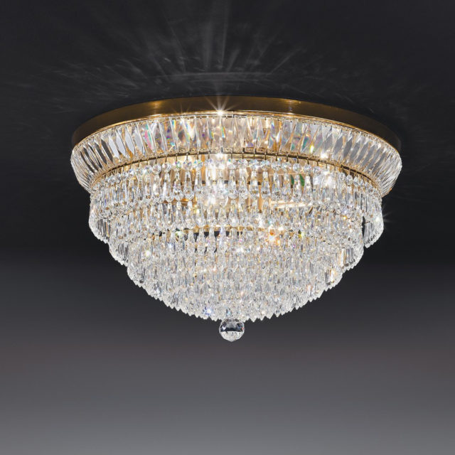 Näyttävä kristalliplafondi
