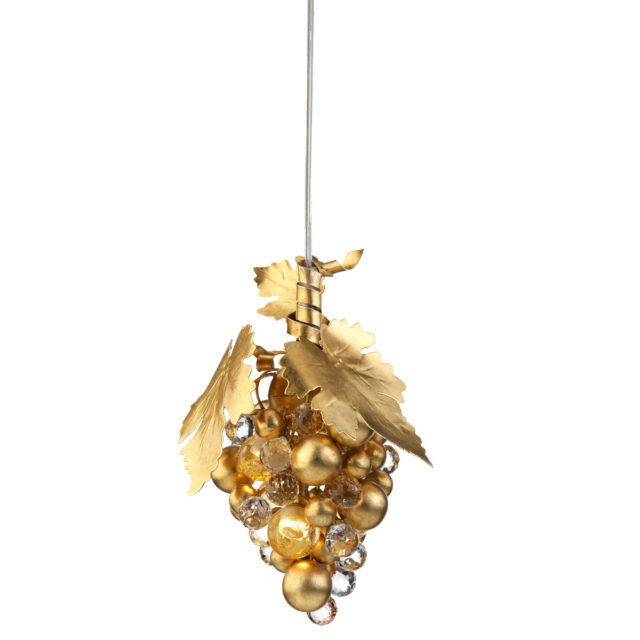 Kullanvarinen designvalaisin kristalleilla.