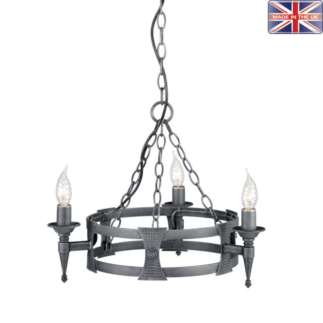 Pieni takorautainen kattokruunu viinikellariin