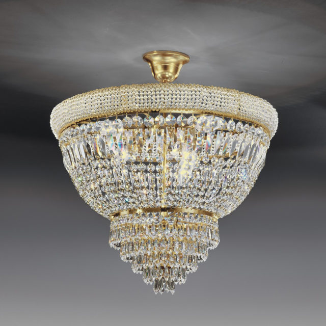 Kaunis ja ylellinen kristalliplafondi