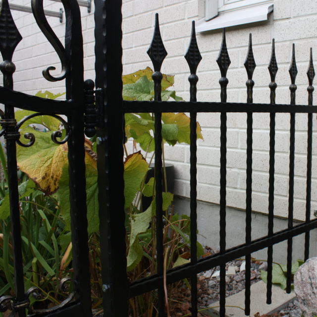 Valurautainen aita, valurauta aita musta takorauta.