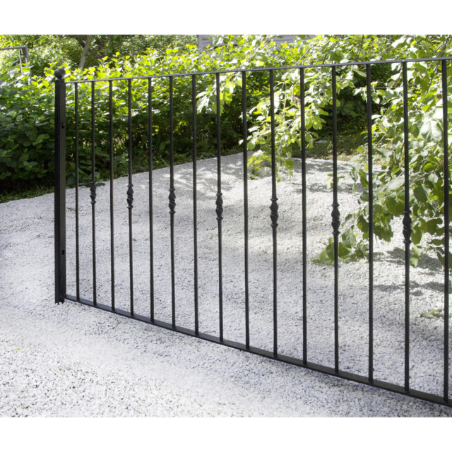 Aita tolpilla, kaide sisälle tai ulos.