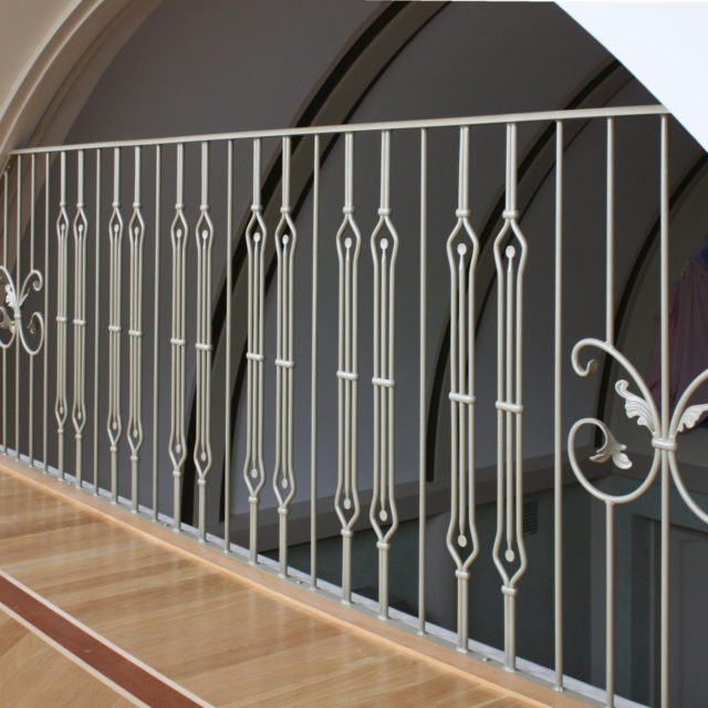 vaalea beige metallikaide